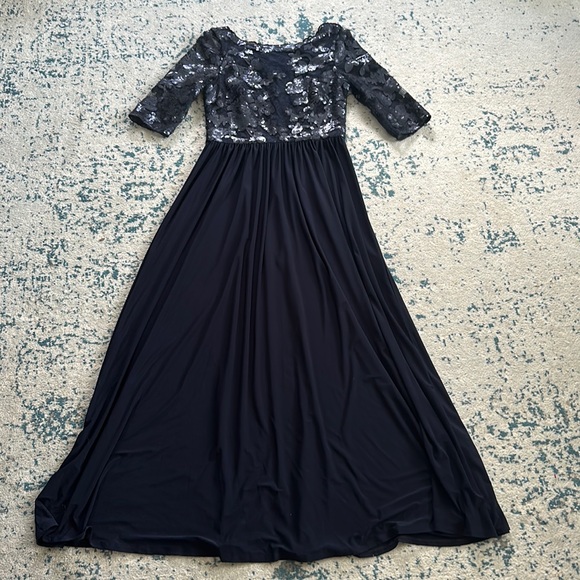 Vera Wang Dresses & Skirts - Vera Wang Formal Gown